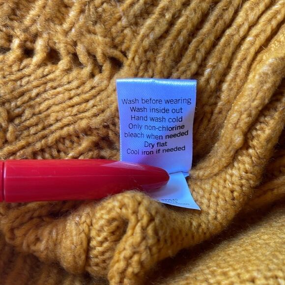 Sonoma goldenrod yellow knit sweater. - Picture 4 of 4